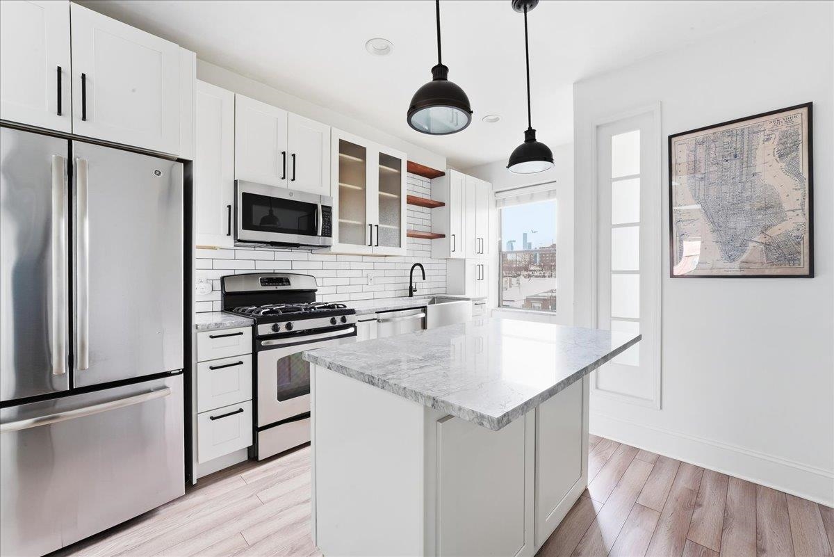 1013 PARK AVE 10TH ST Unit: 5L