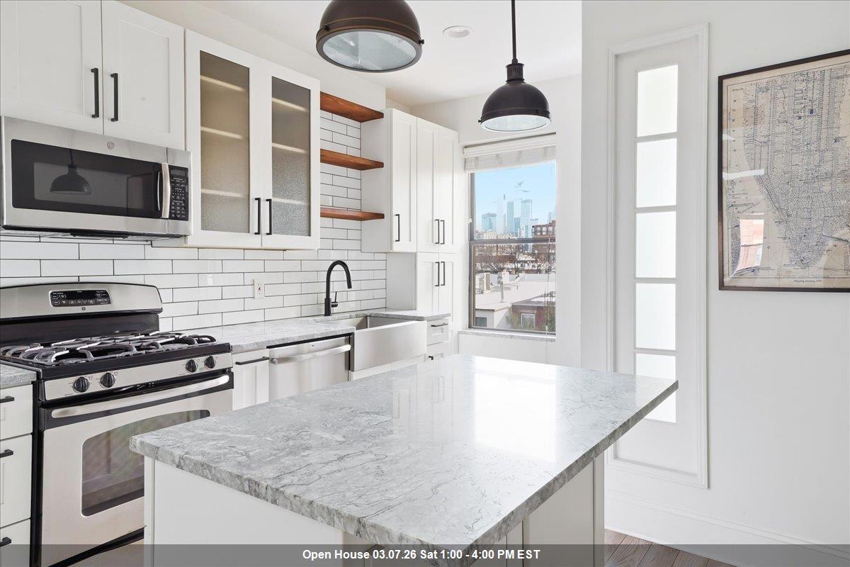 1013 PARK AVE 10TH ST Unit: 5L