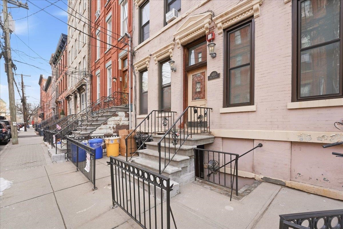 1013 PARK AVE 10TH ST Unit: 5L