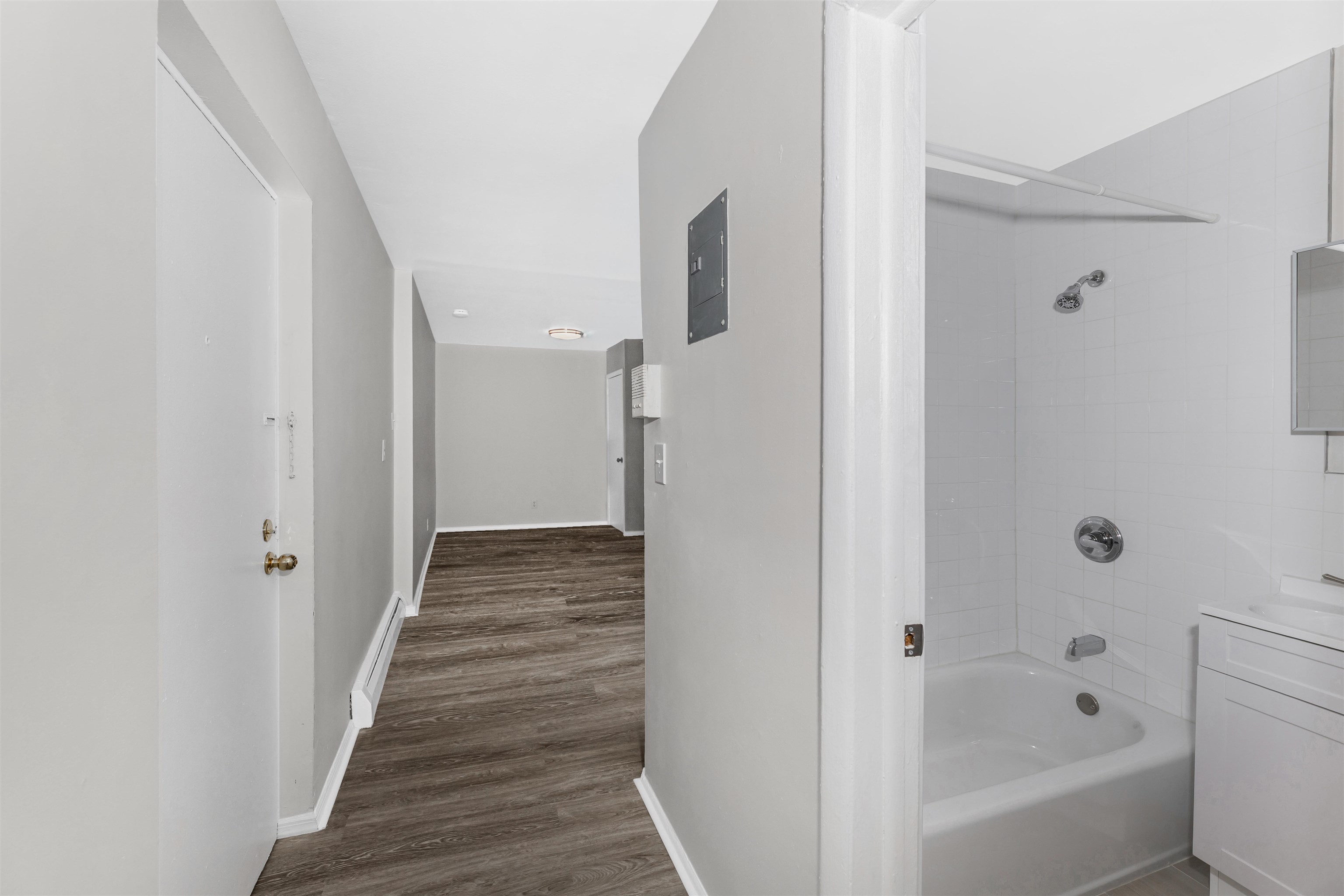 423 AVENUE C Unit: 101