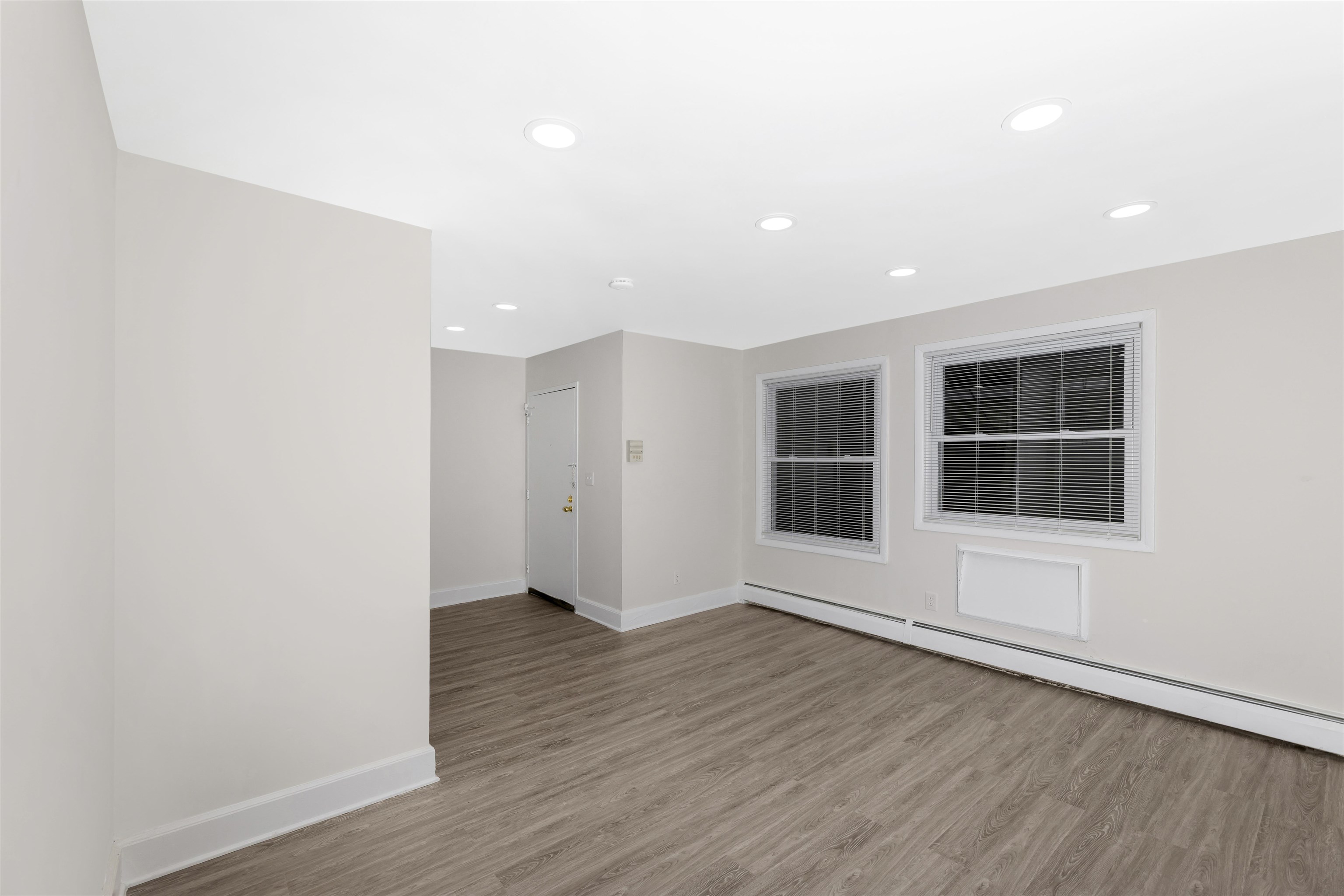 423 AVENUE C Unit: 302