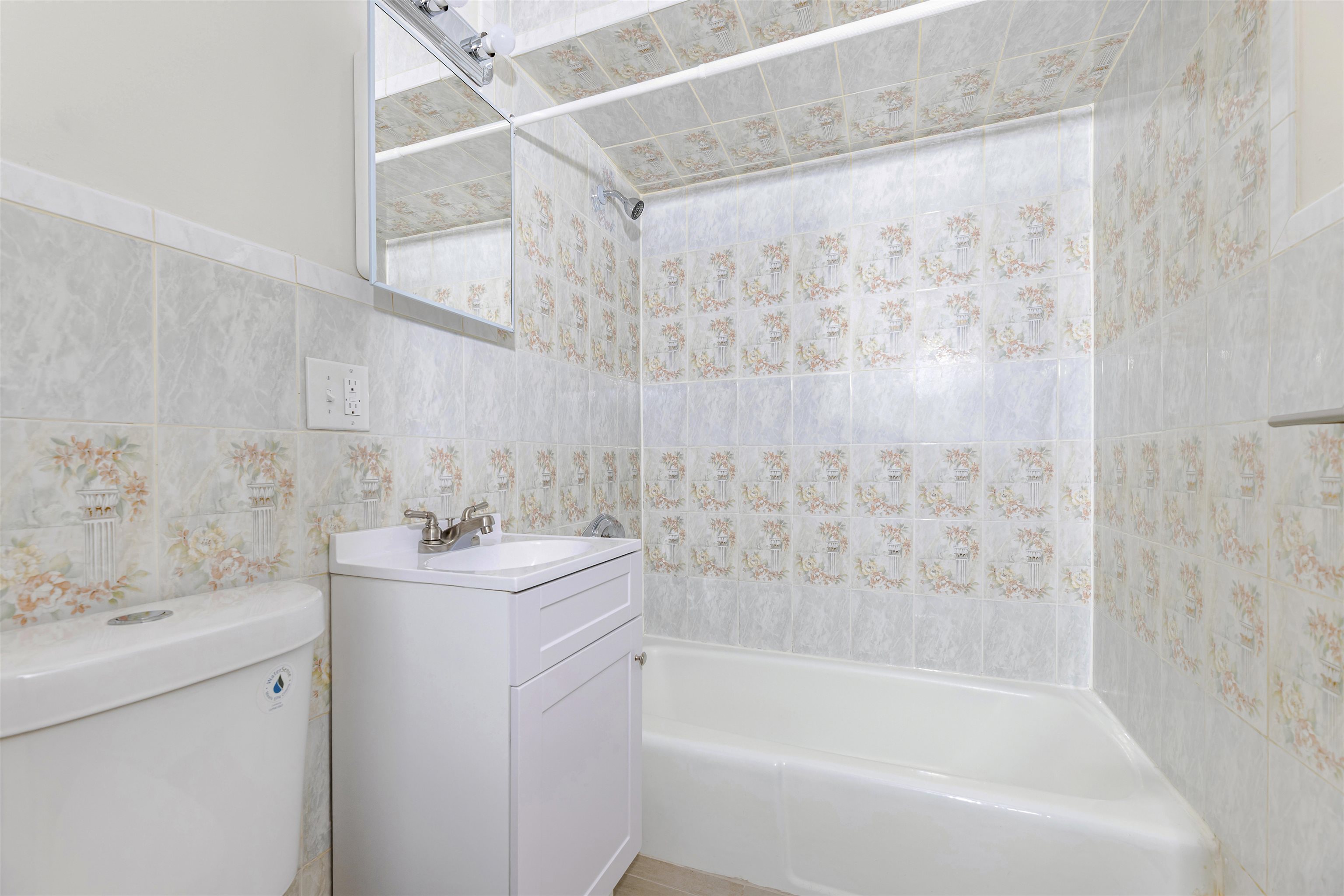 423 AVENUE C Unit: 302