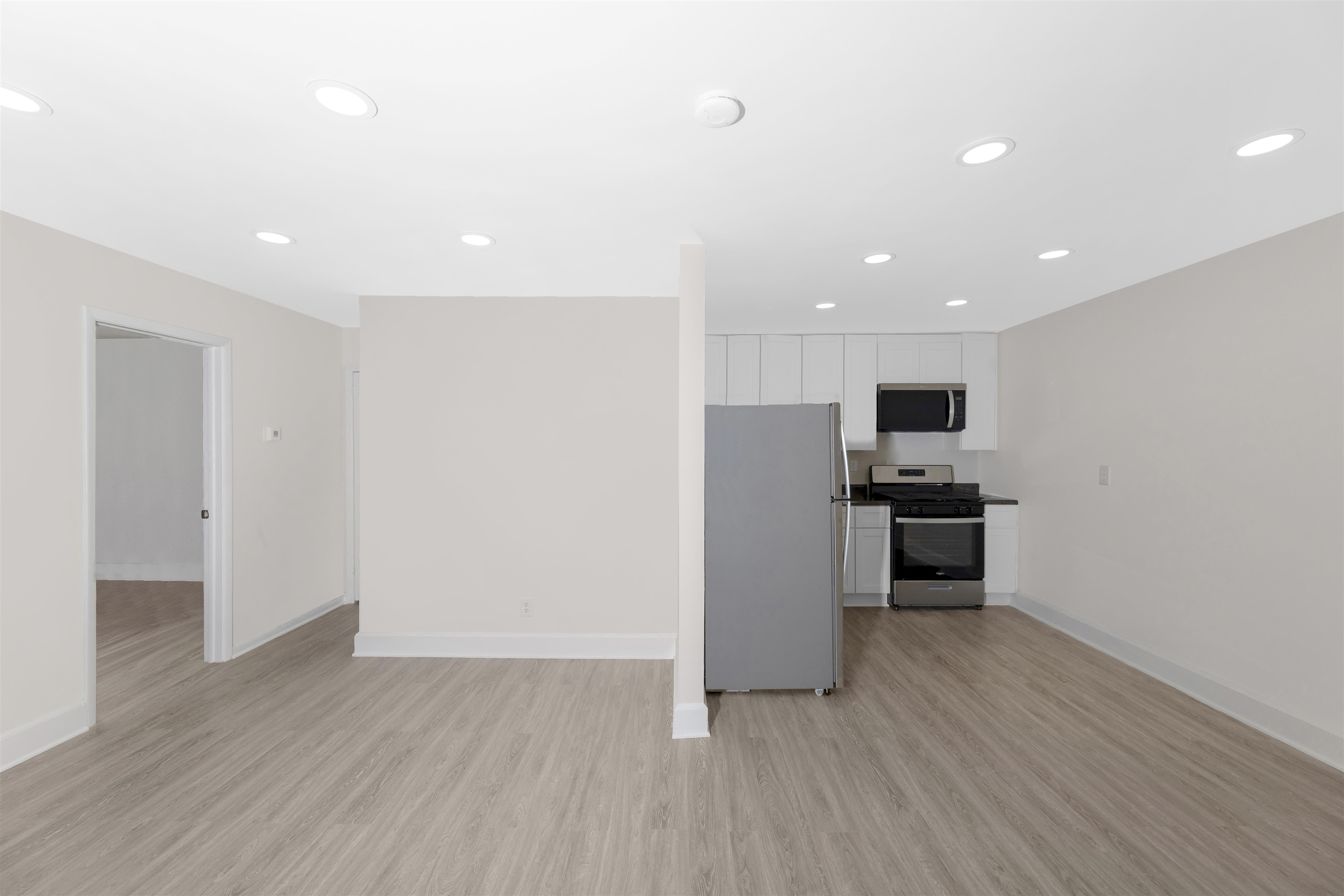 423 AVENUE C Unit: 302