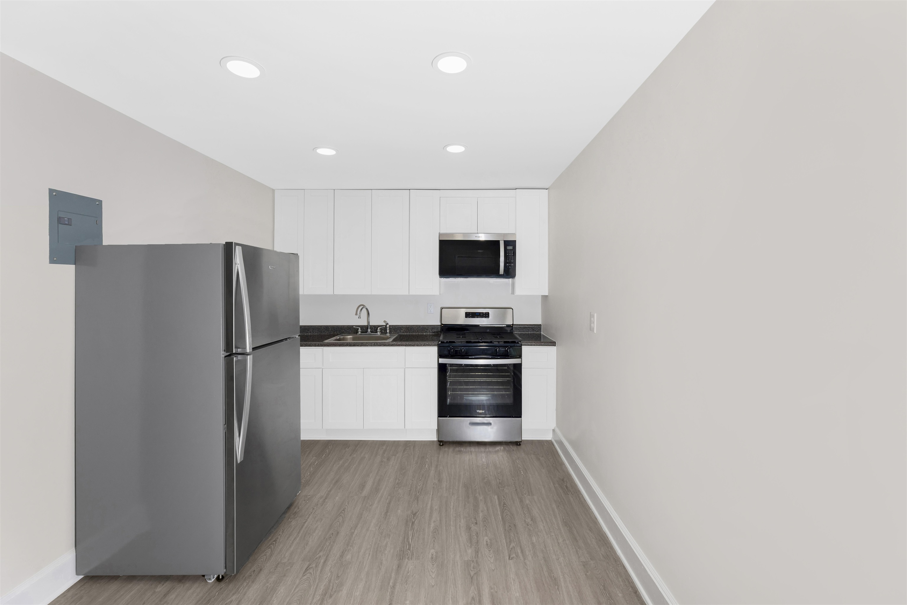 423 AVENUE C Unit: 302