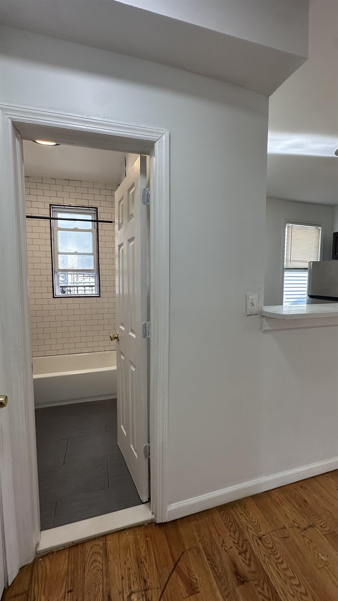 245 DUNCAN AVE Unit: 4