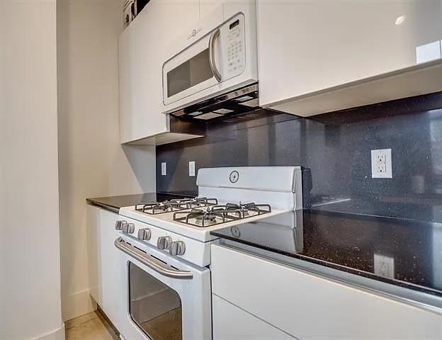 8 ERIE ST Unit: 202