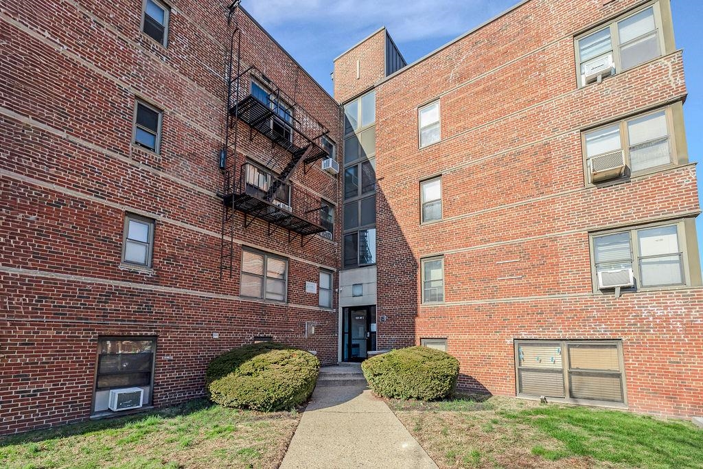 1011 AVENUE C Unit: B