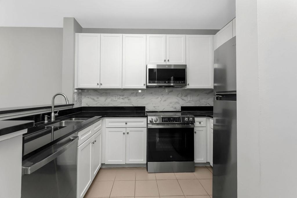 24 AVENUE AT PORT IMPERIAL Unit: 318