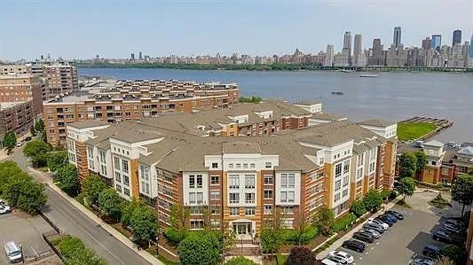 24 AVENUE AT PORT IMPERIAL Unit: 318