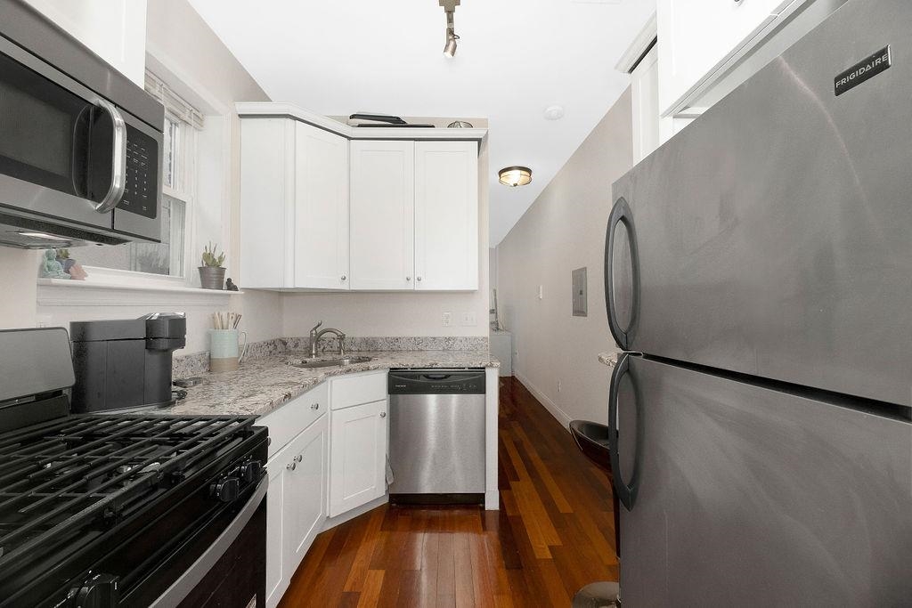 149 WEBSTER AVE Unit: 5