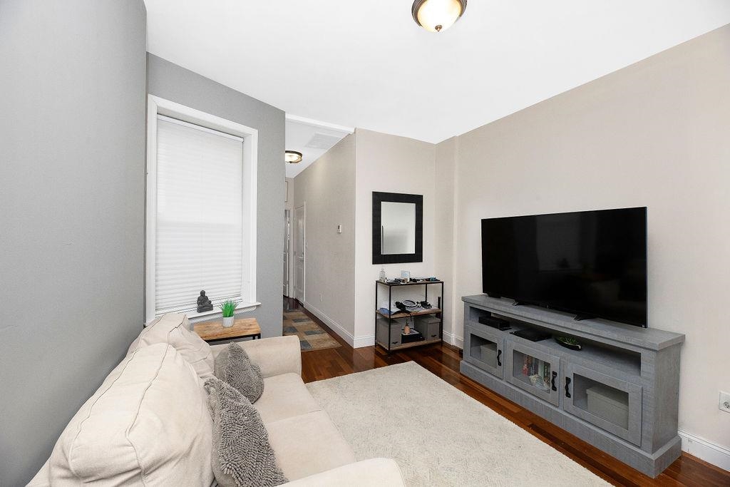 149 WEBSTER AVE Unit: 5