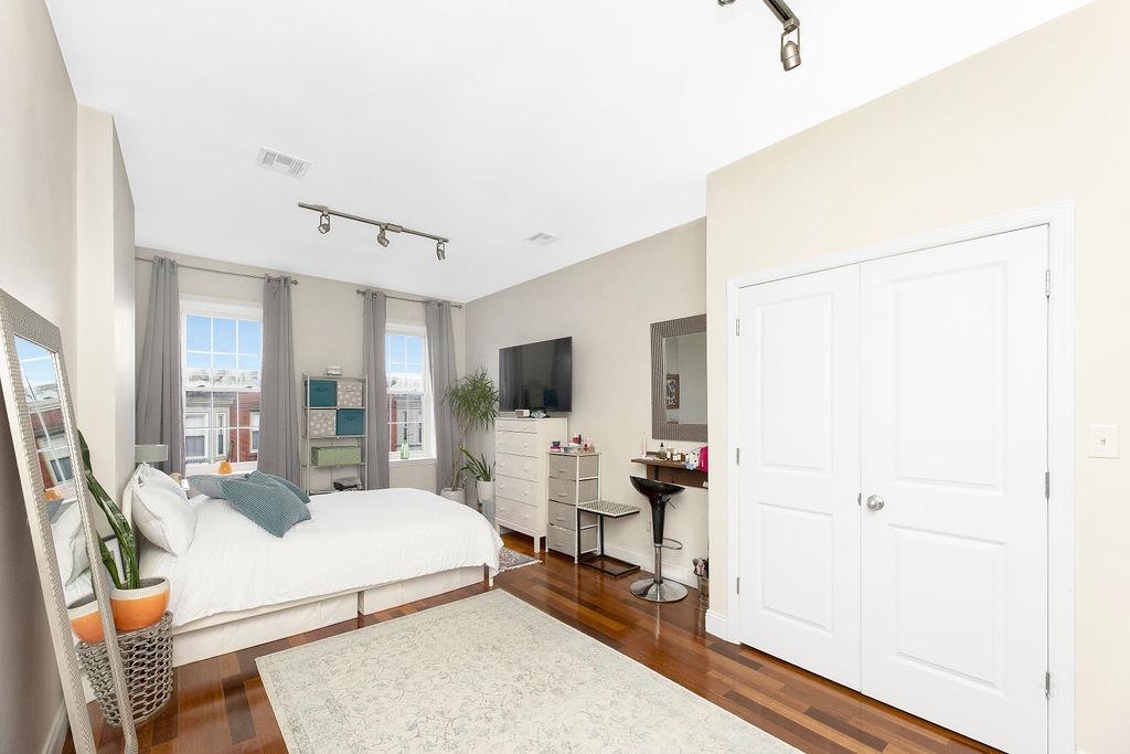 149 WEBSTER AVE Unit: 5