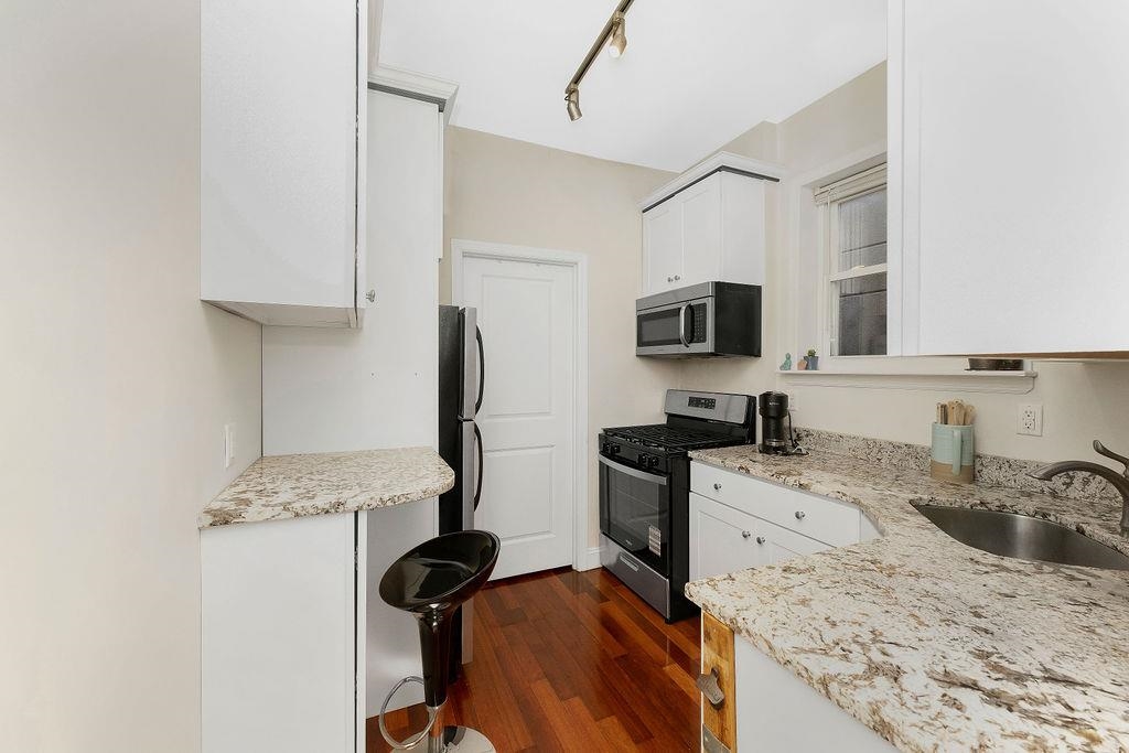 149 WEBSTER AVE Unit: 5