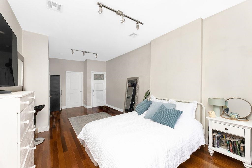 149 WEBSTER AVE Unit: 5