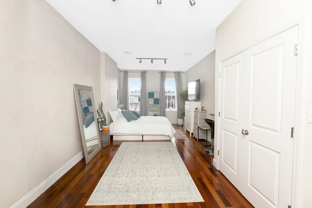 149 WEBSTER AVE Unit: 5