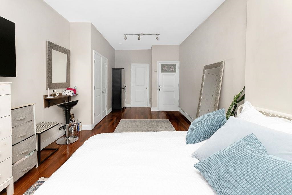 149 WEBSTER AVE Unit: 5