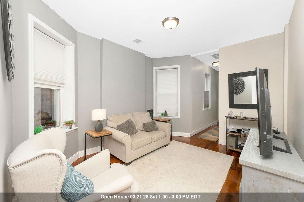 149 WEBSTER AVE Unit: 5