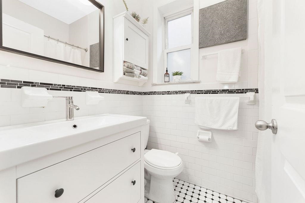 149 WEBSTER AVE Unit: 5