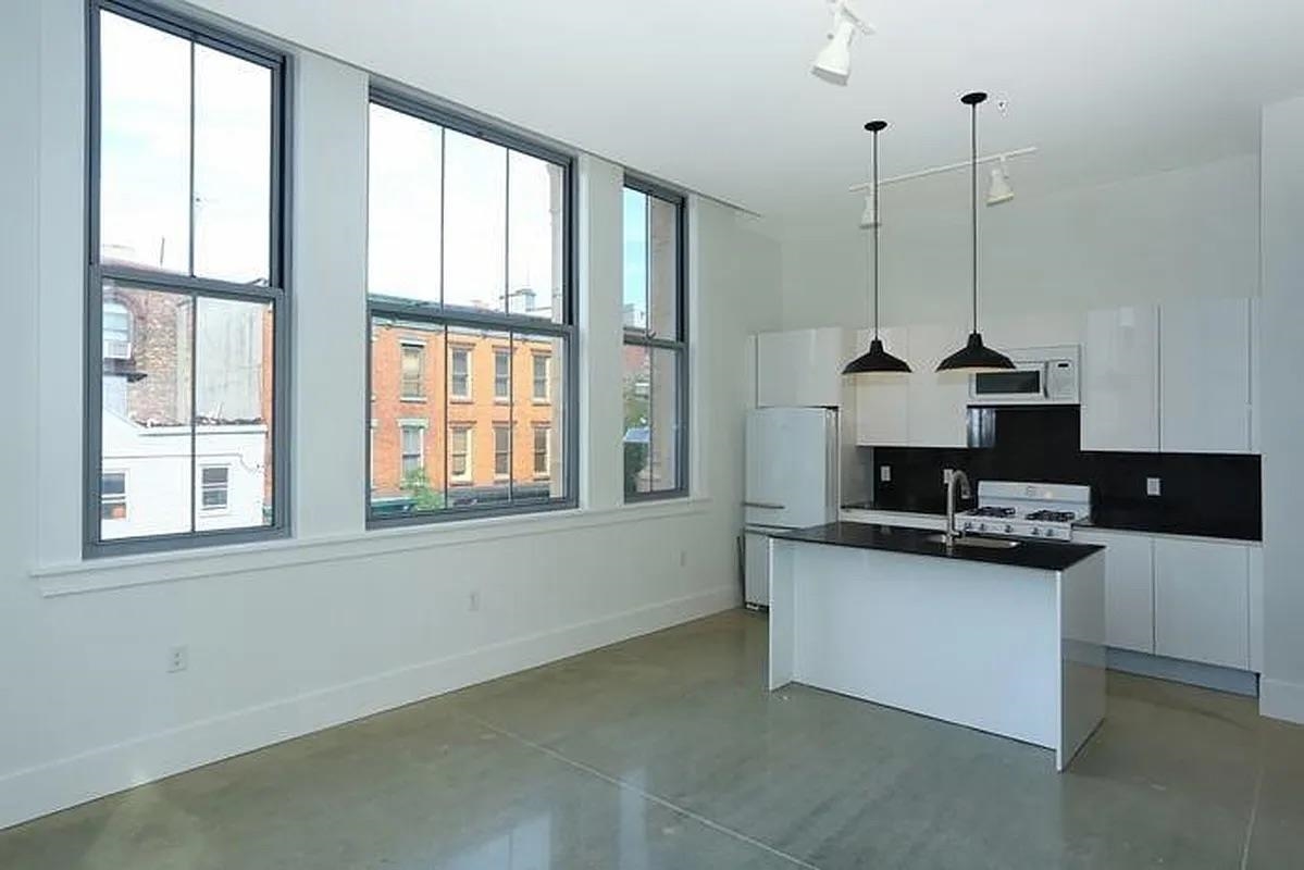 8 ERIE ST Unit: 203