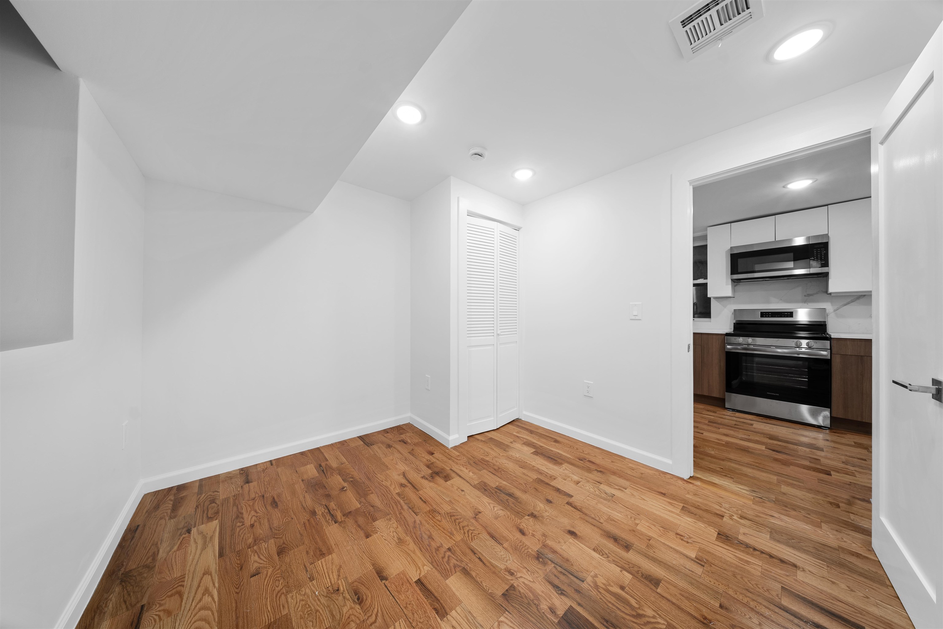 1111 53RD ST Unit: 1