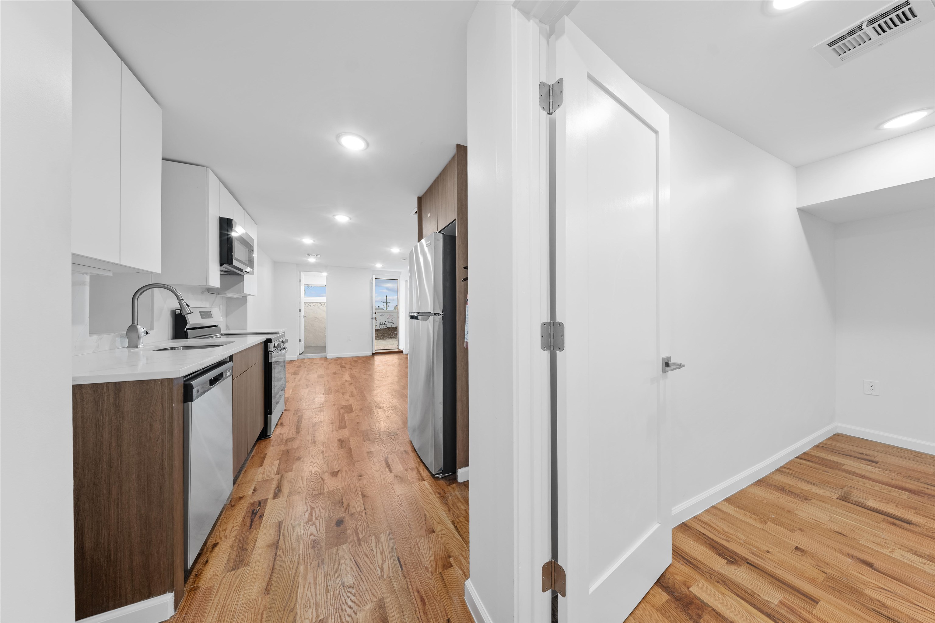 1111 53RD ST Unit: 1