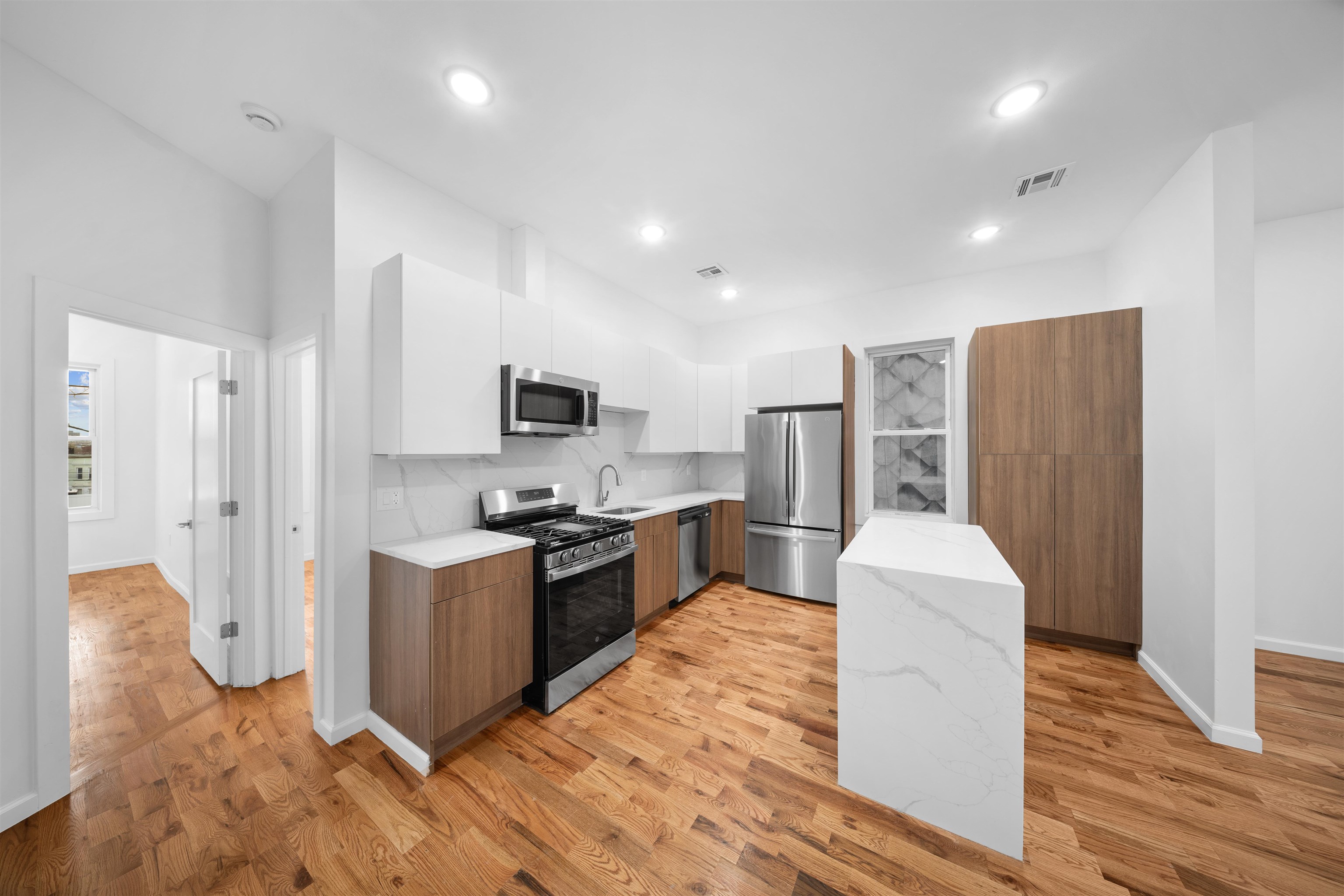 1111 53RD ST Unit: 2