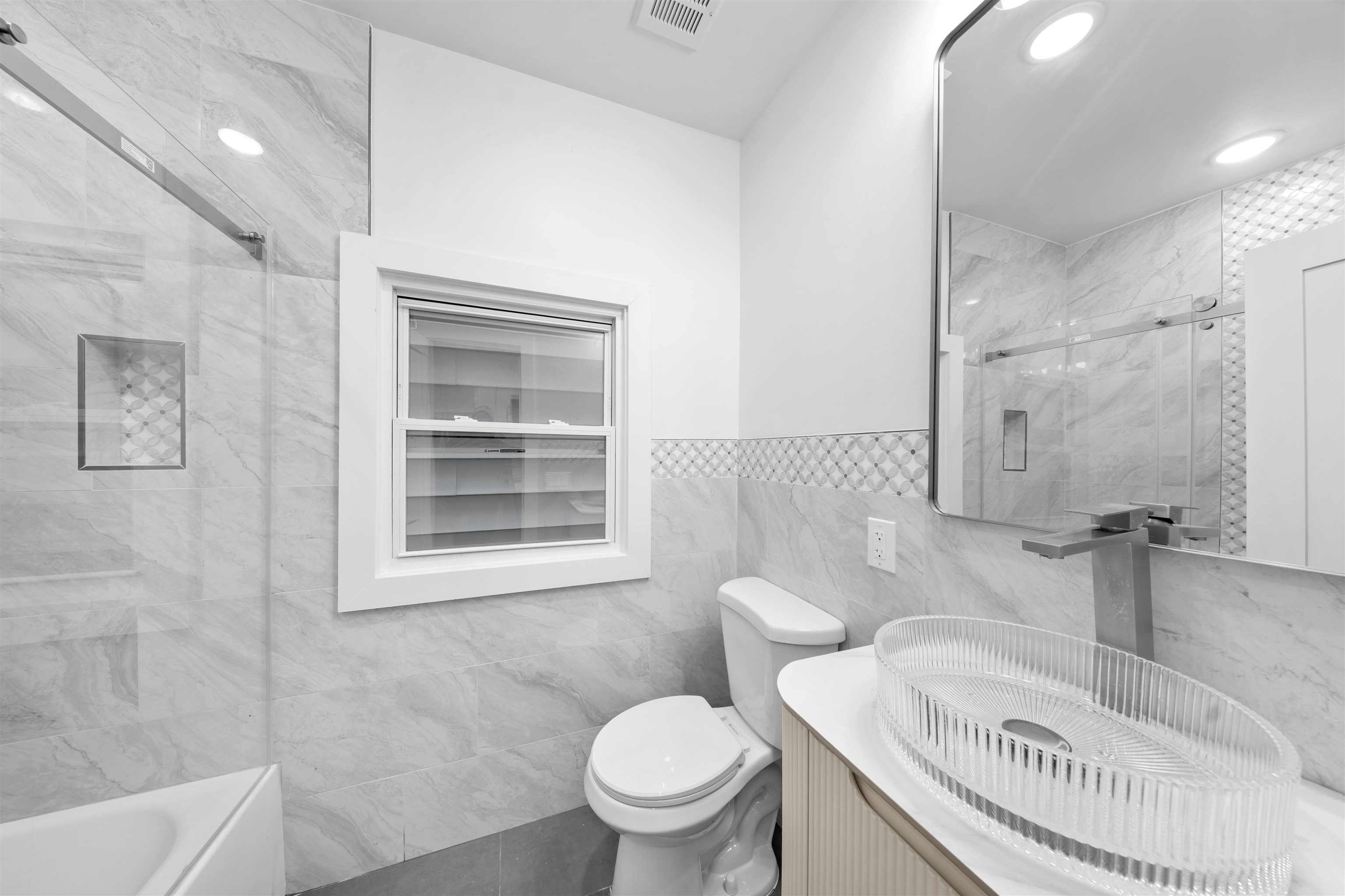 1111 53RD ST Unit: 2