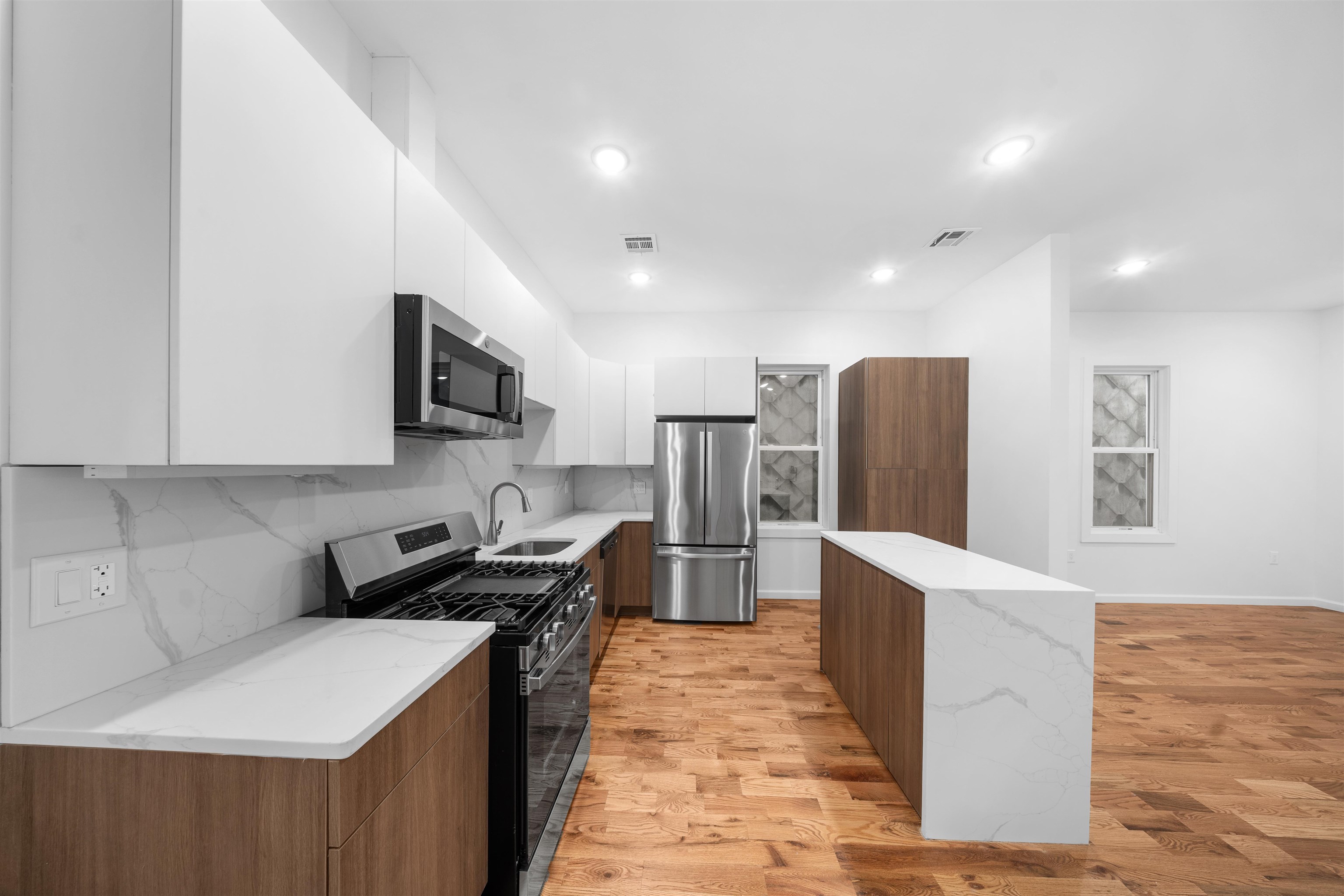 1111 53RD ST Unit: 2