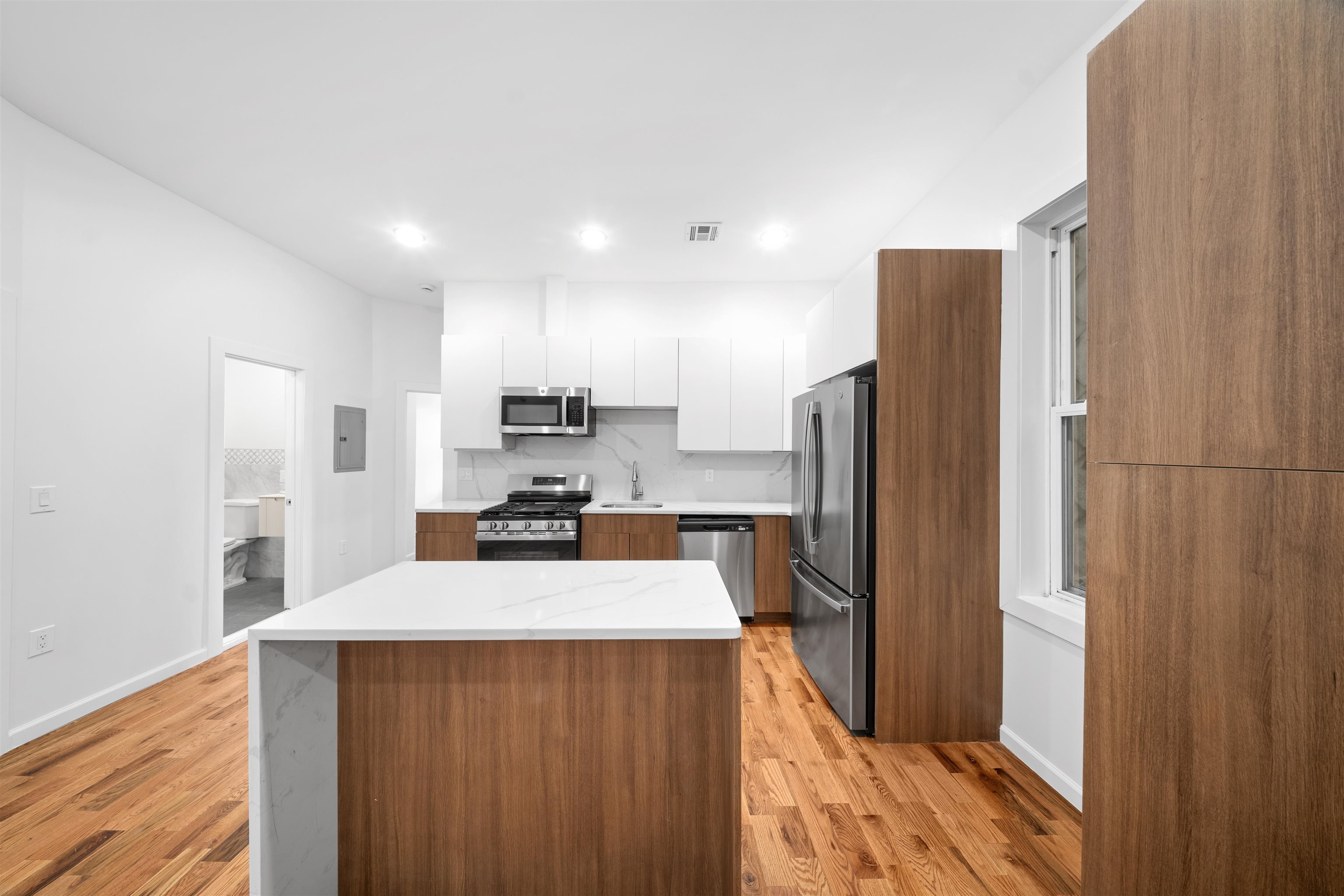 1111 53RD ST Unit: 2