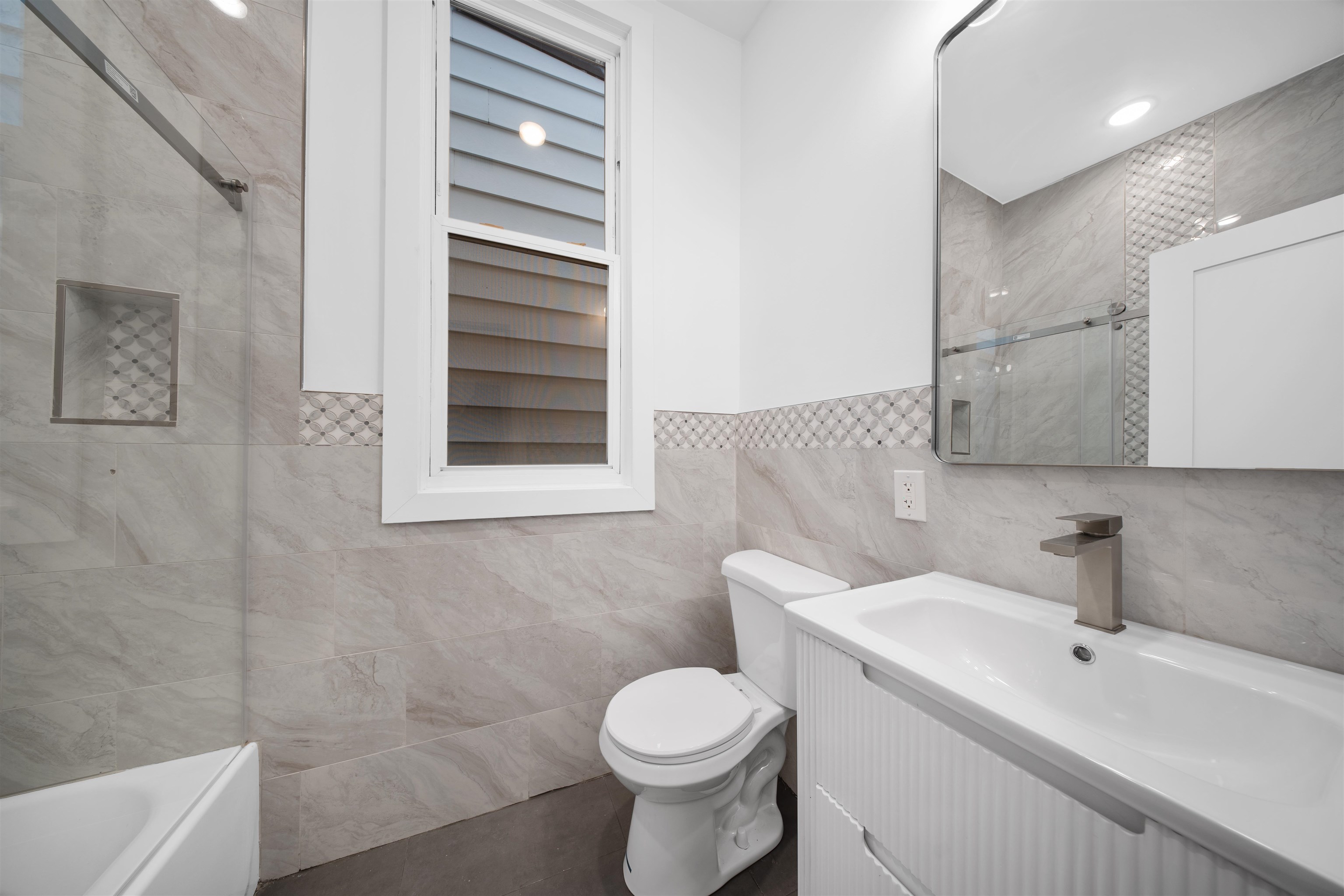 1111 53RD ST Unit: 3