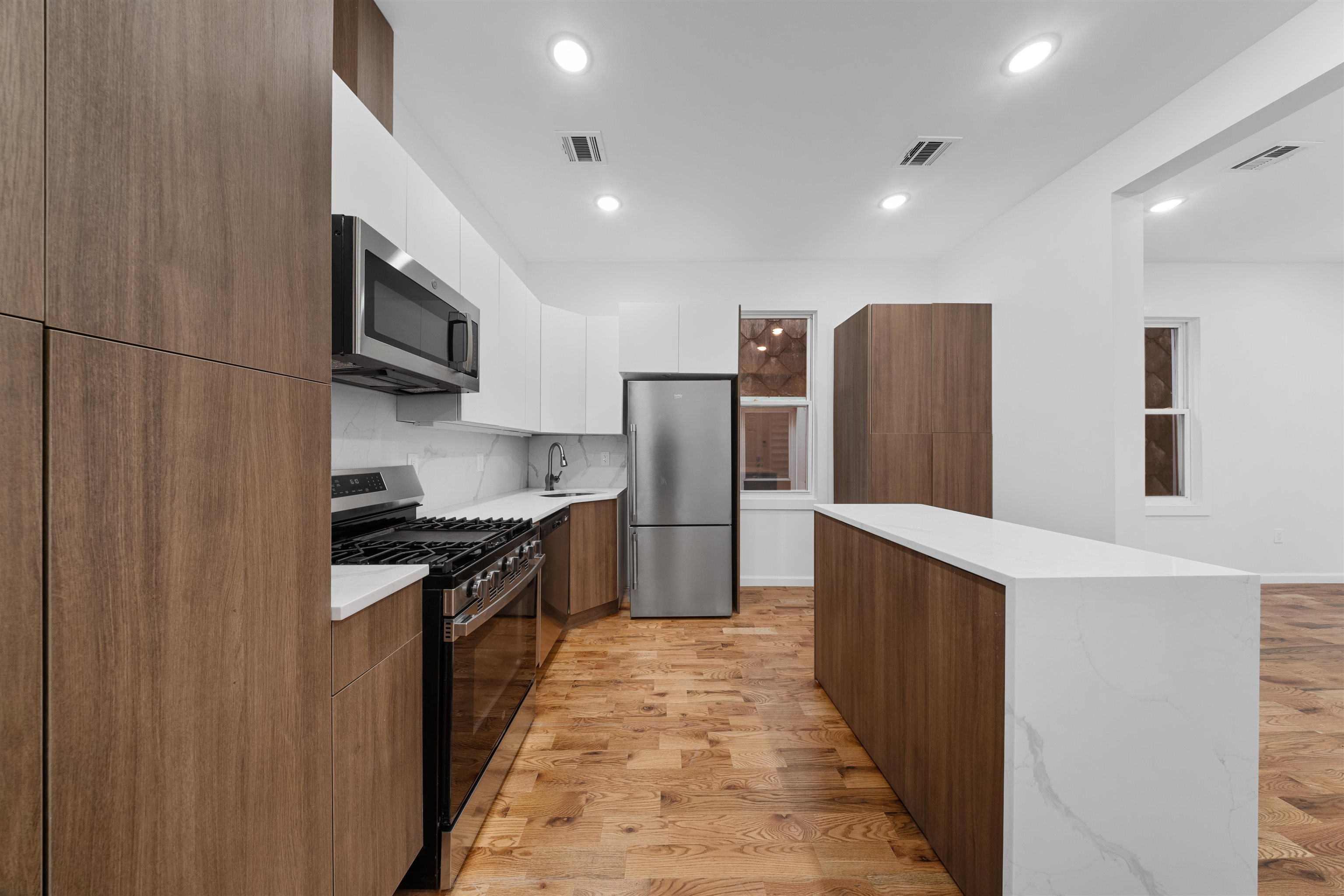 1111 53RD ST Unit: 3