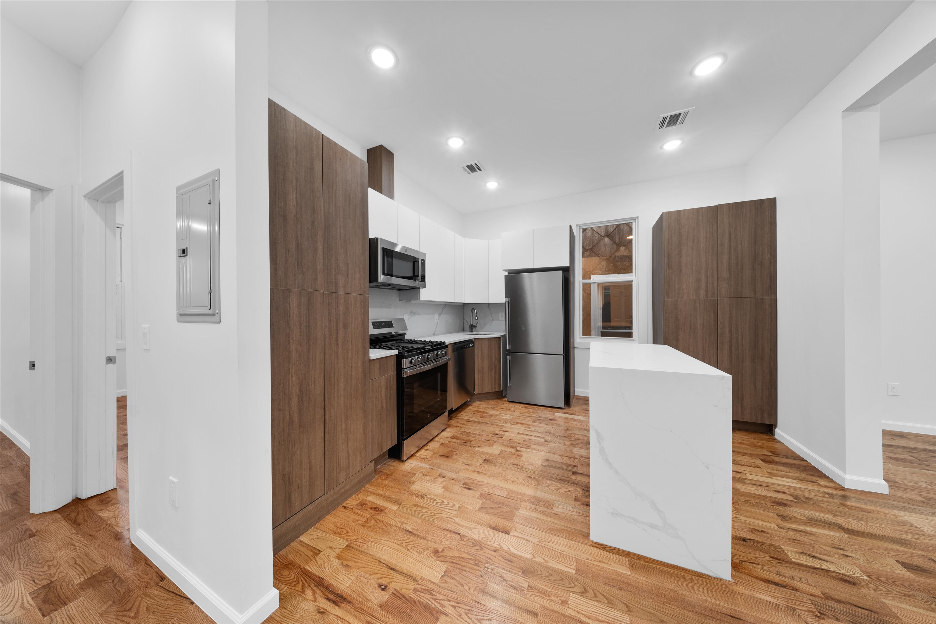 1111 53RD ST Unit: 3