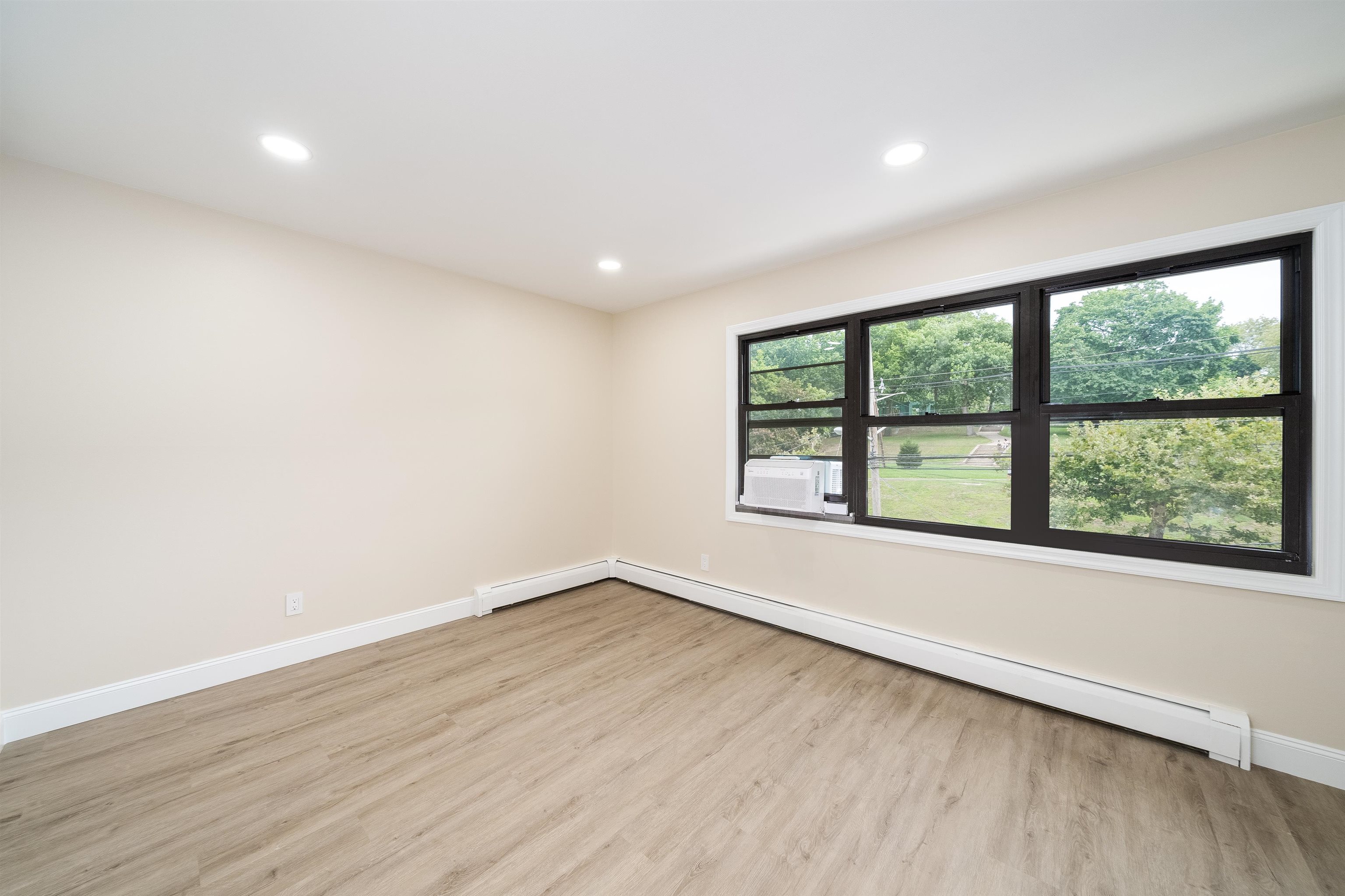 213 MANHATTAN AVE Unit: 2