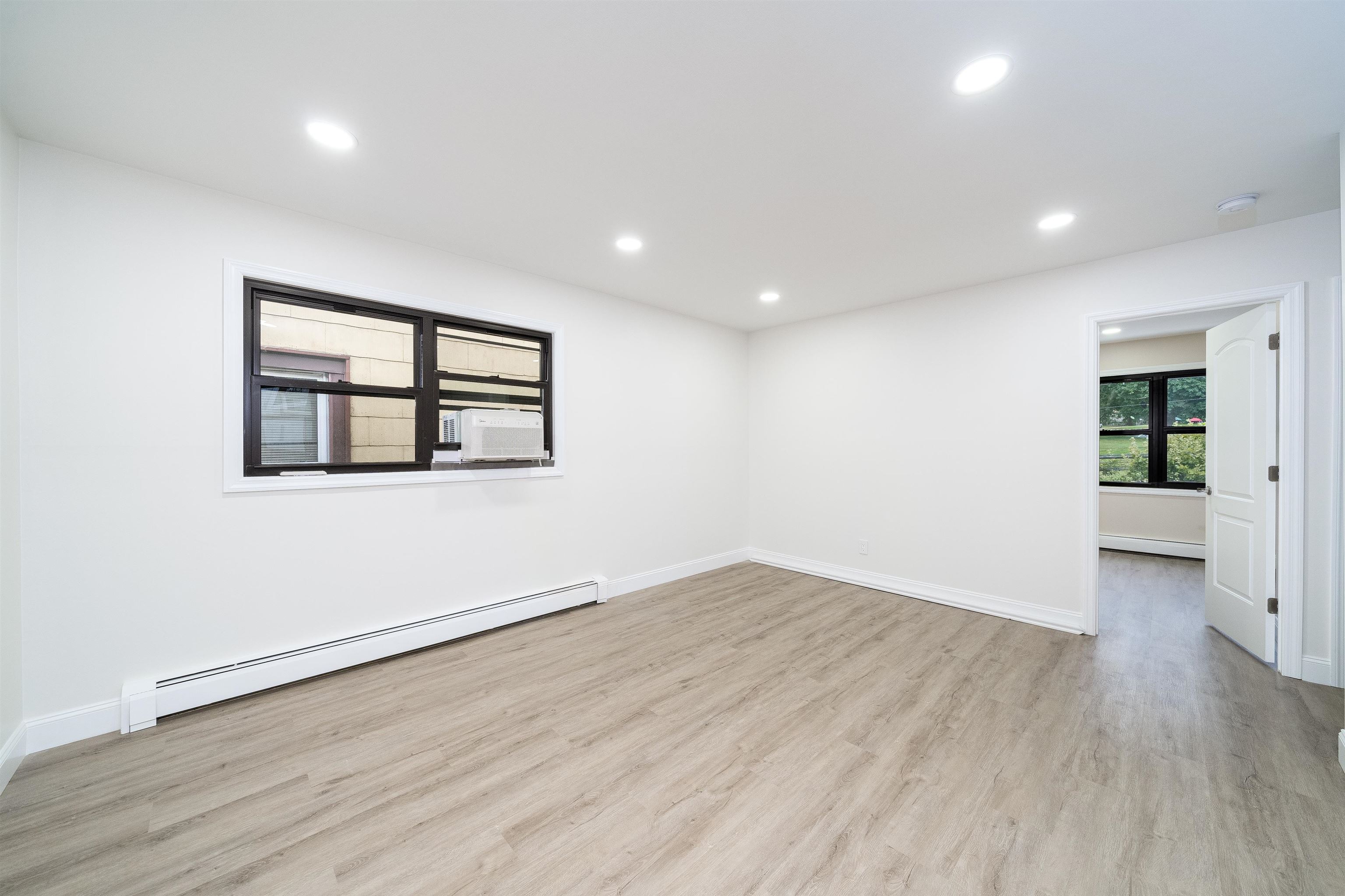 213 MANHATTAN AVE Unit: 2