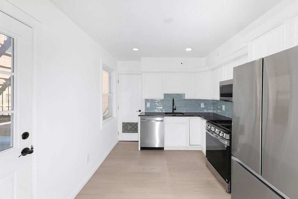 80 FERRY ST Unit: 2