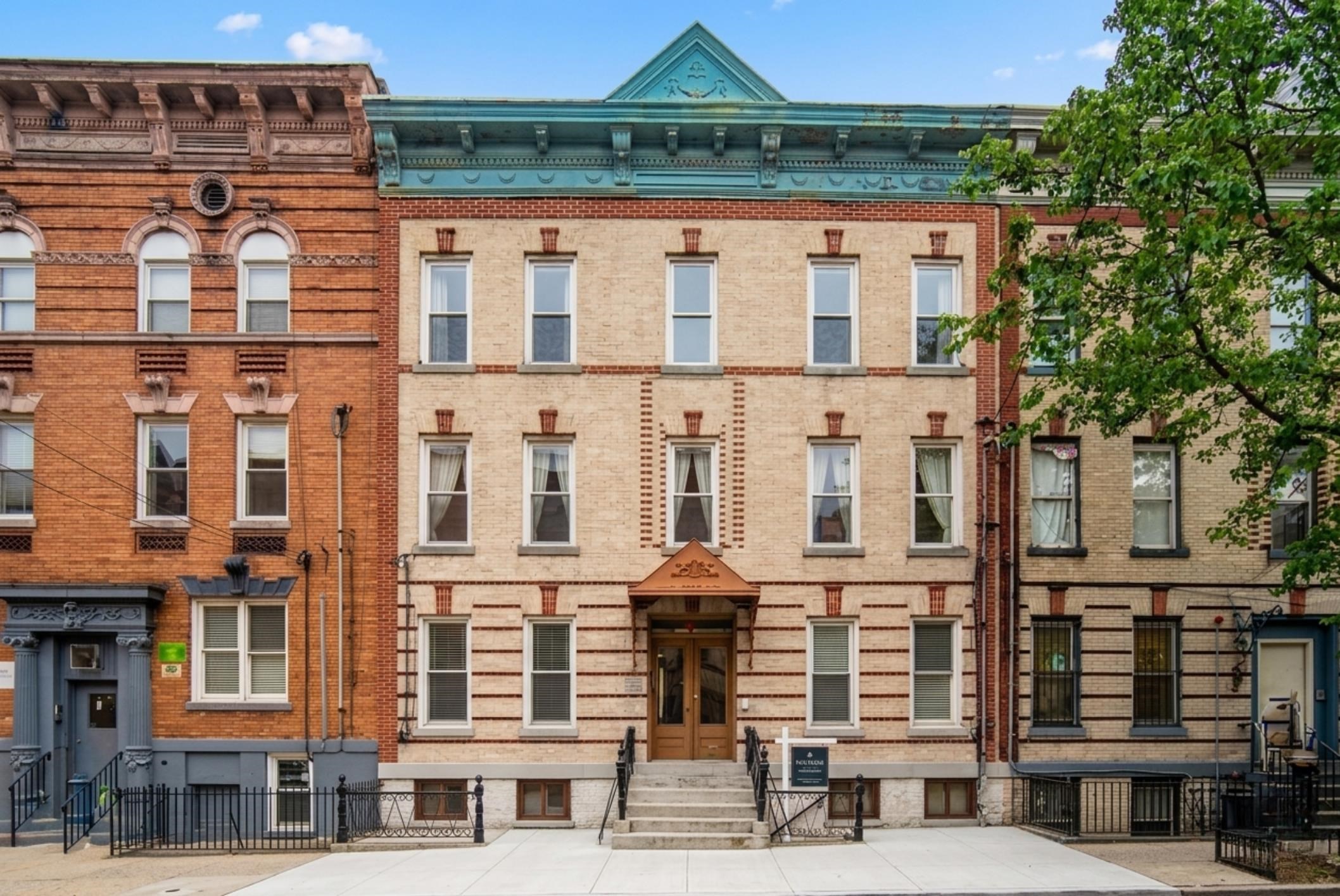 232 VAN HORNE ST Unit: 2