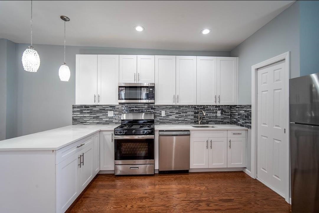 232 VAN HORNE ST Unit: 2