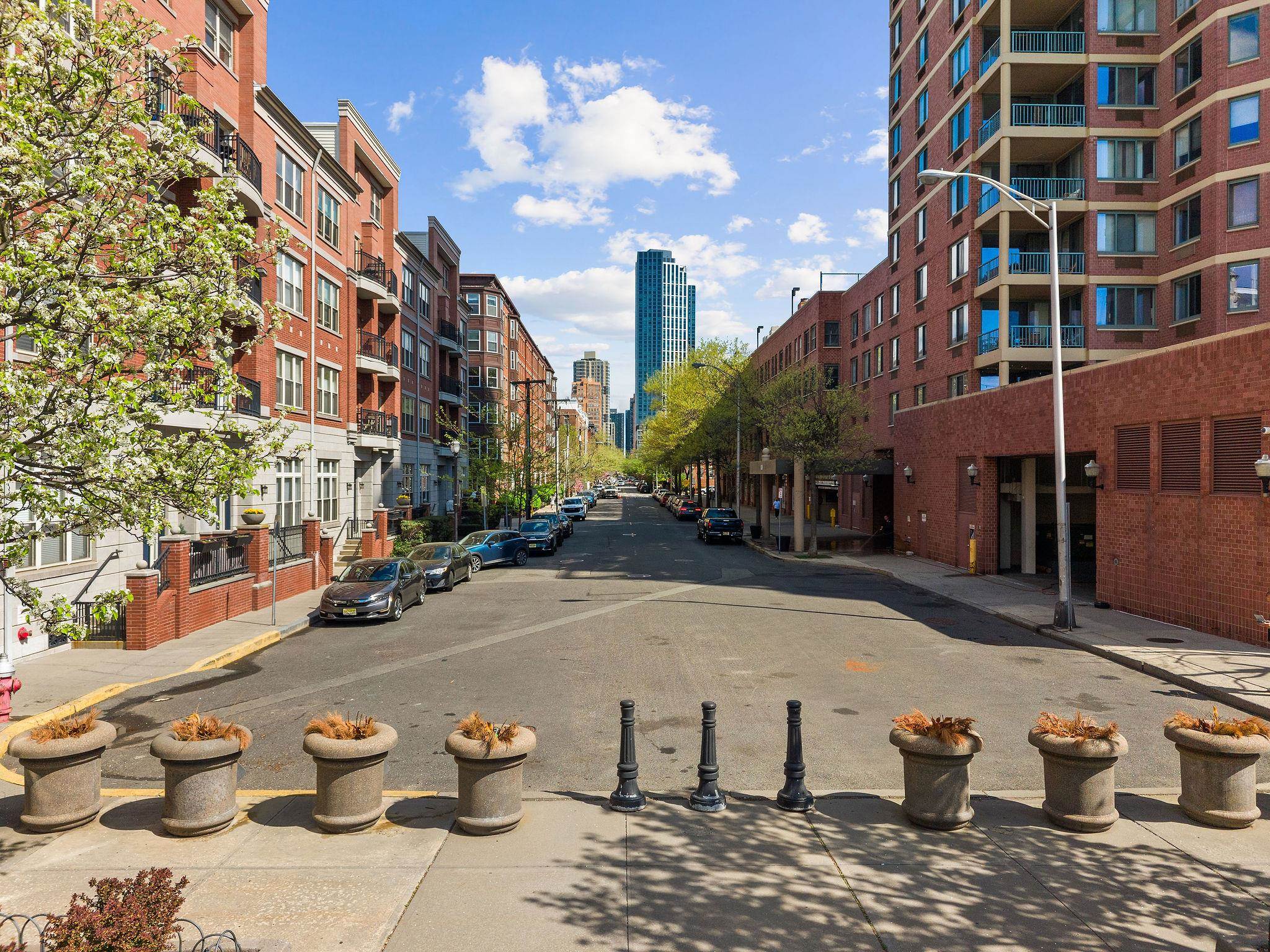 15 WARREN ST Unit: 218