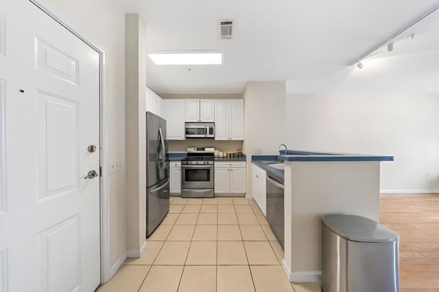 15 WARREN ST Unit: 218