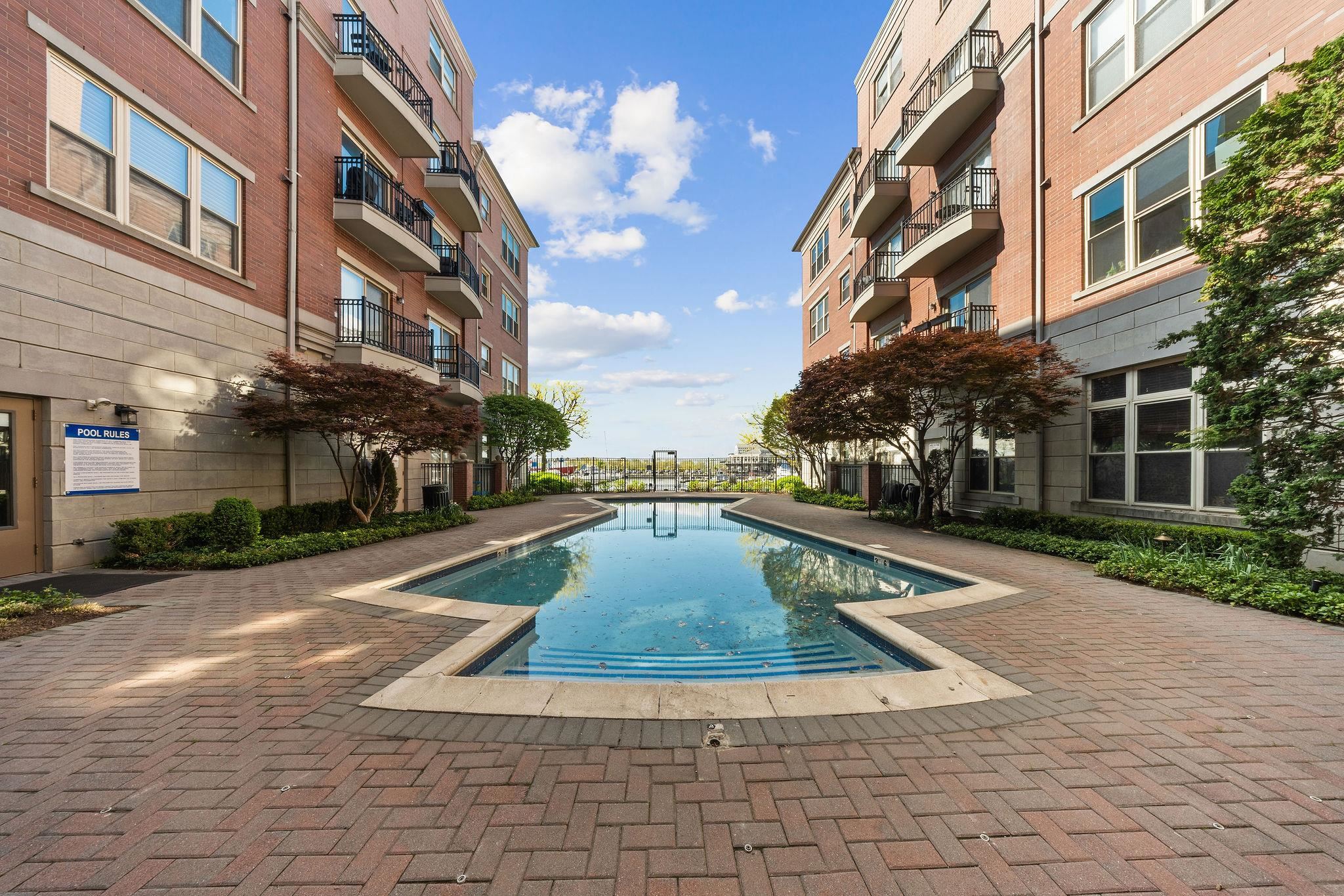 15 WARREN ST Unit: 218