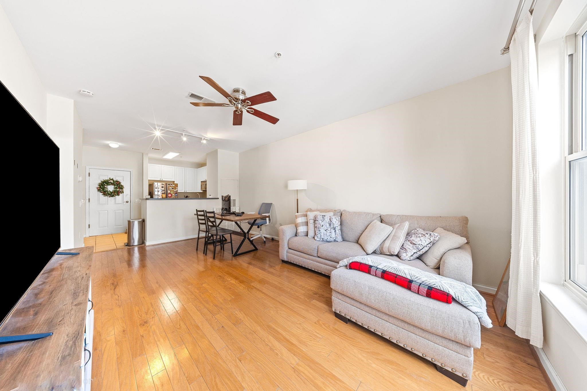 15 WARREN ST Unit: 218