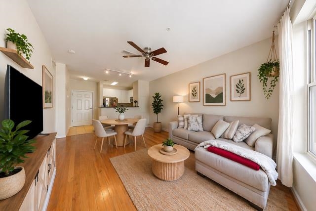 15 WARREN ST Unit: 218