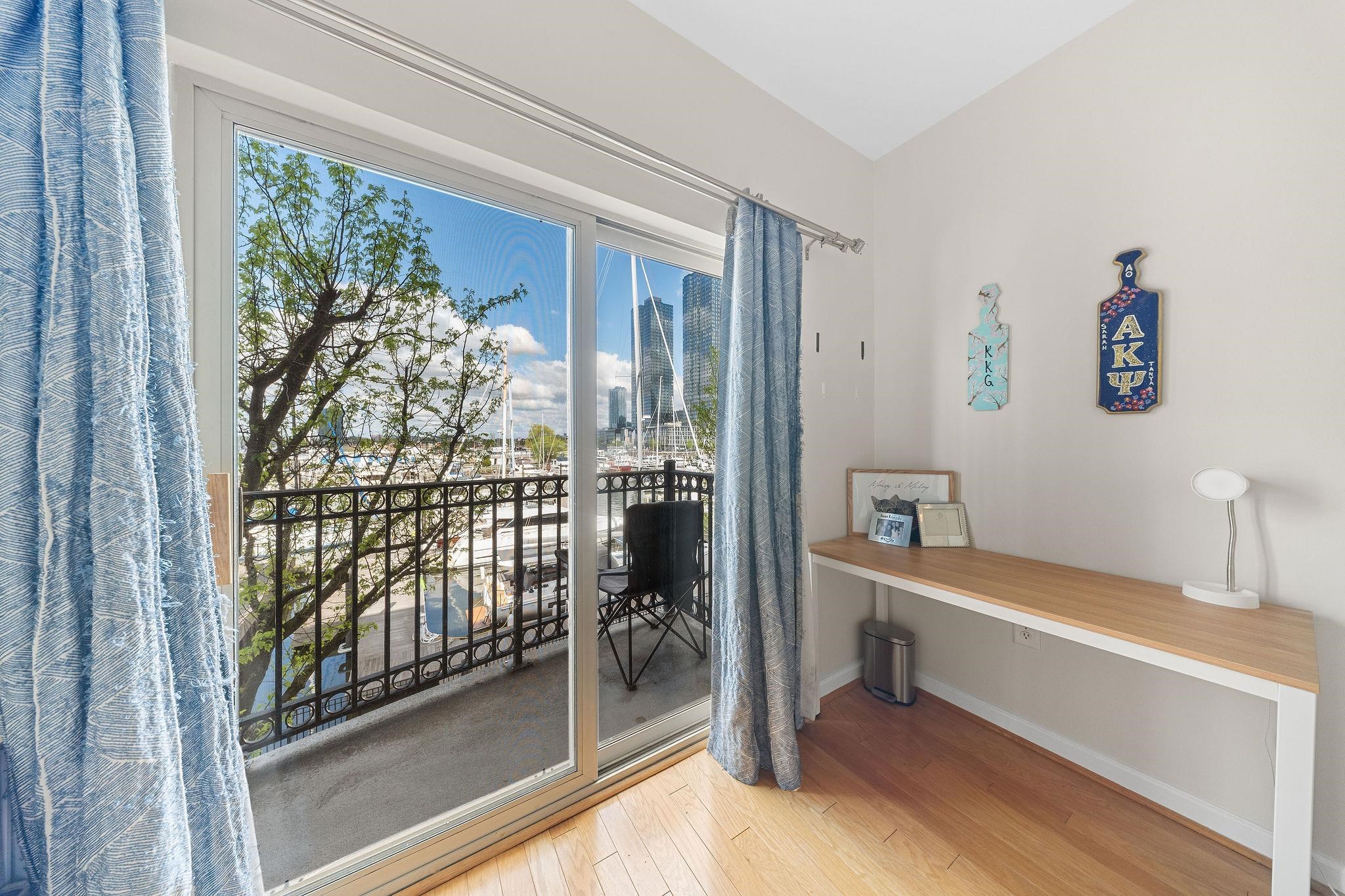 15 WARREN ST Unit: 218