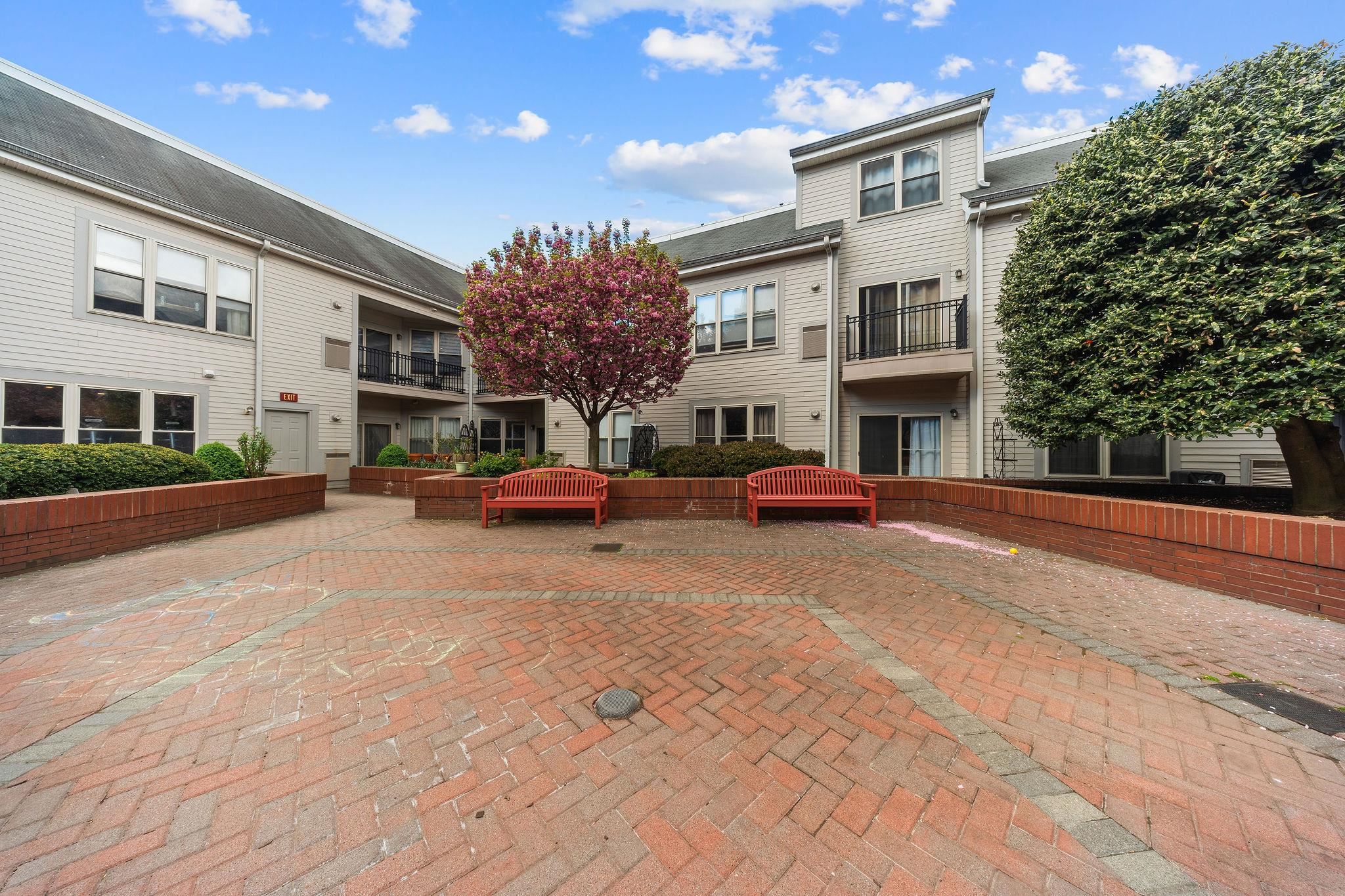 15 WARREN ST Unit: 218