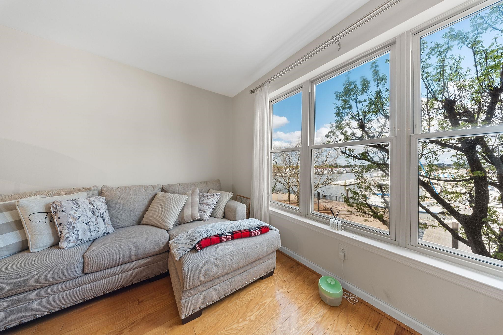 15 WARREN ST Unit: 218