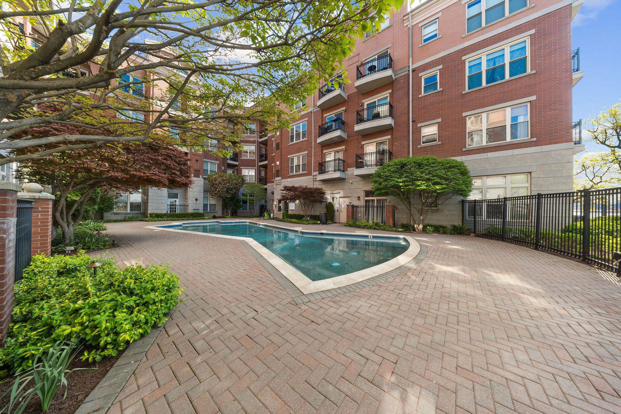 15 WARREN ST Unit: 218