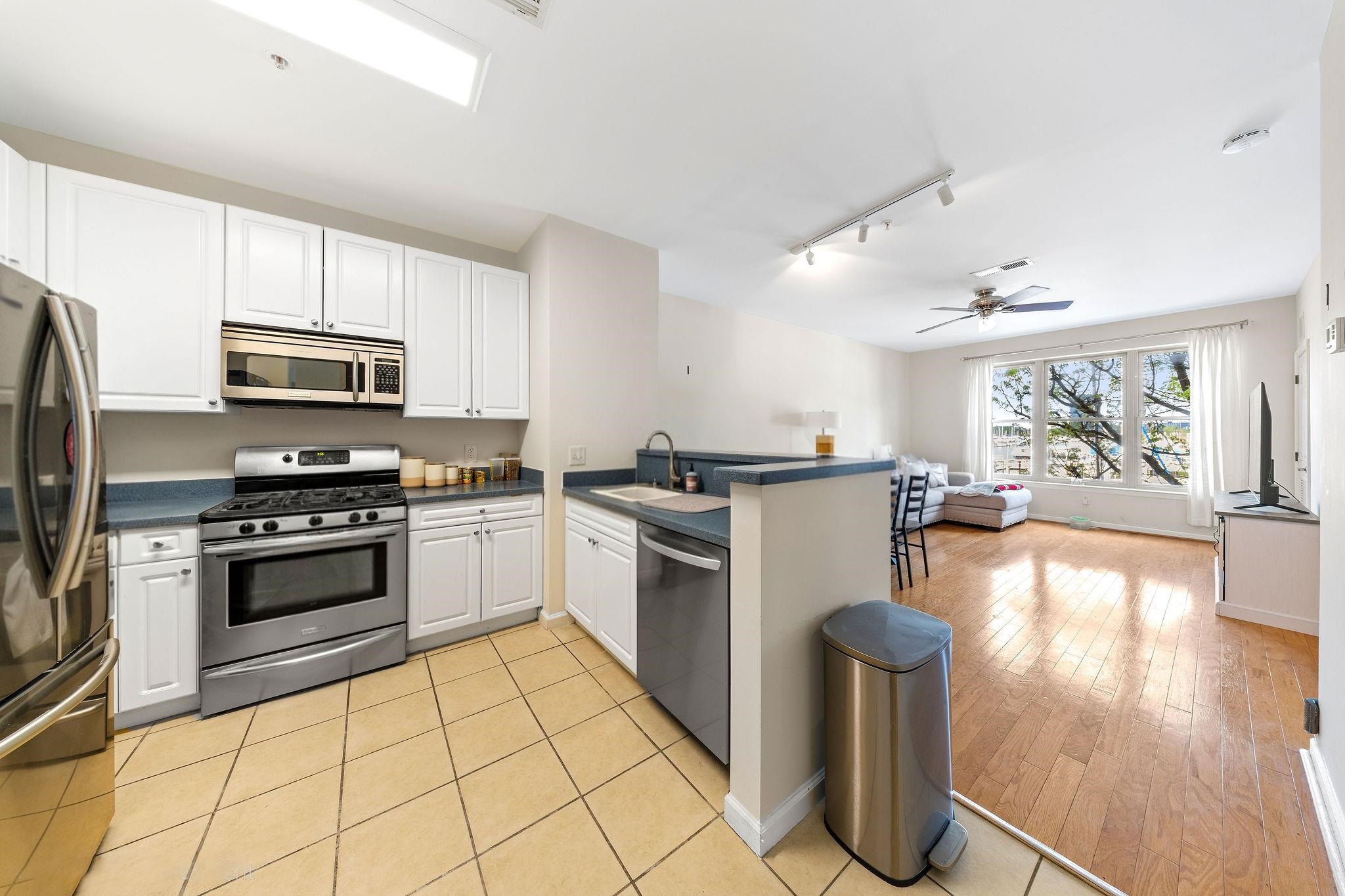 15 WARREN ST Unit: 218