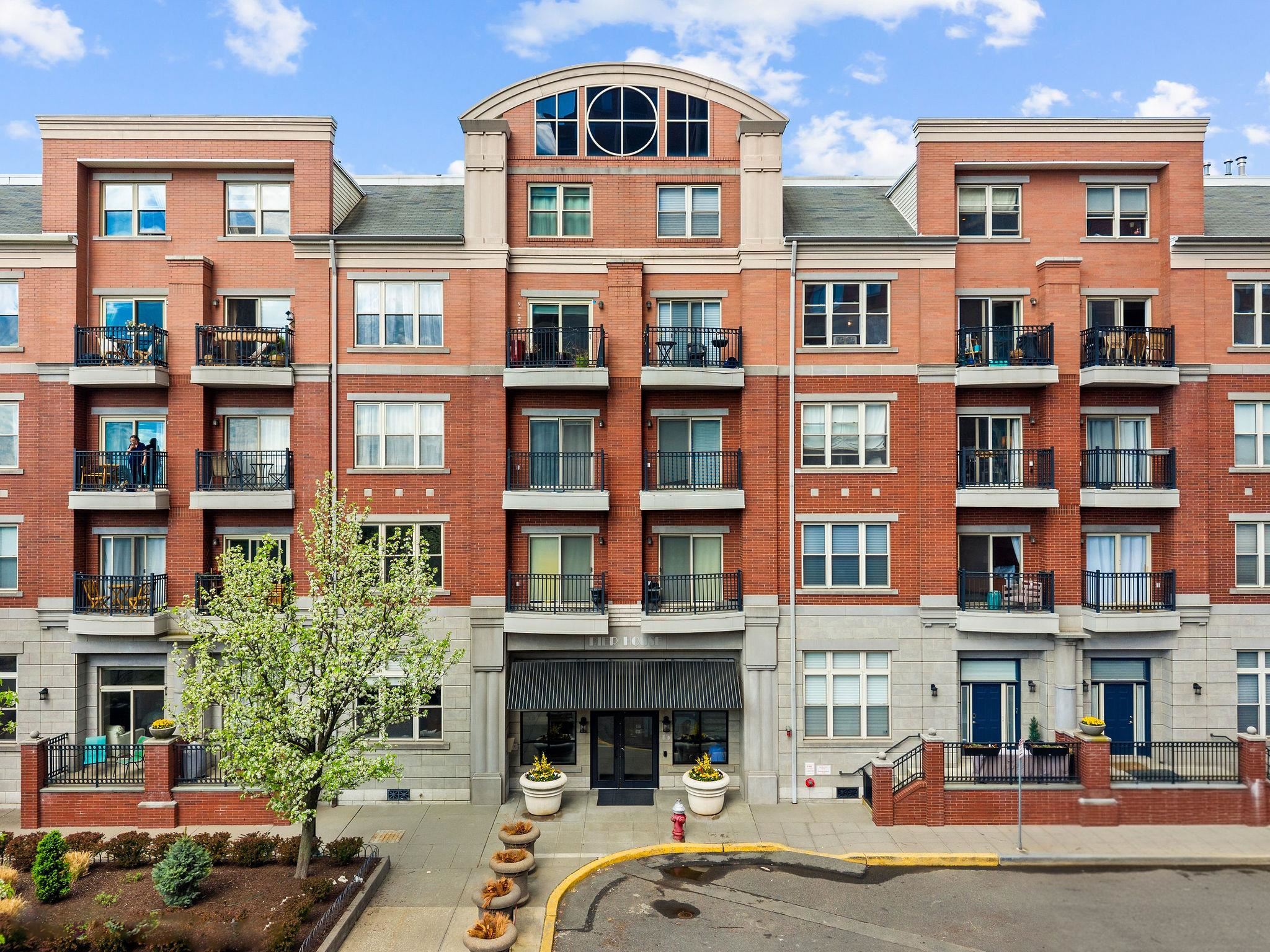 15 WARREN ST Unit: 218