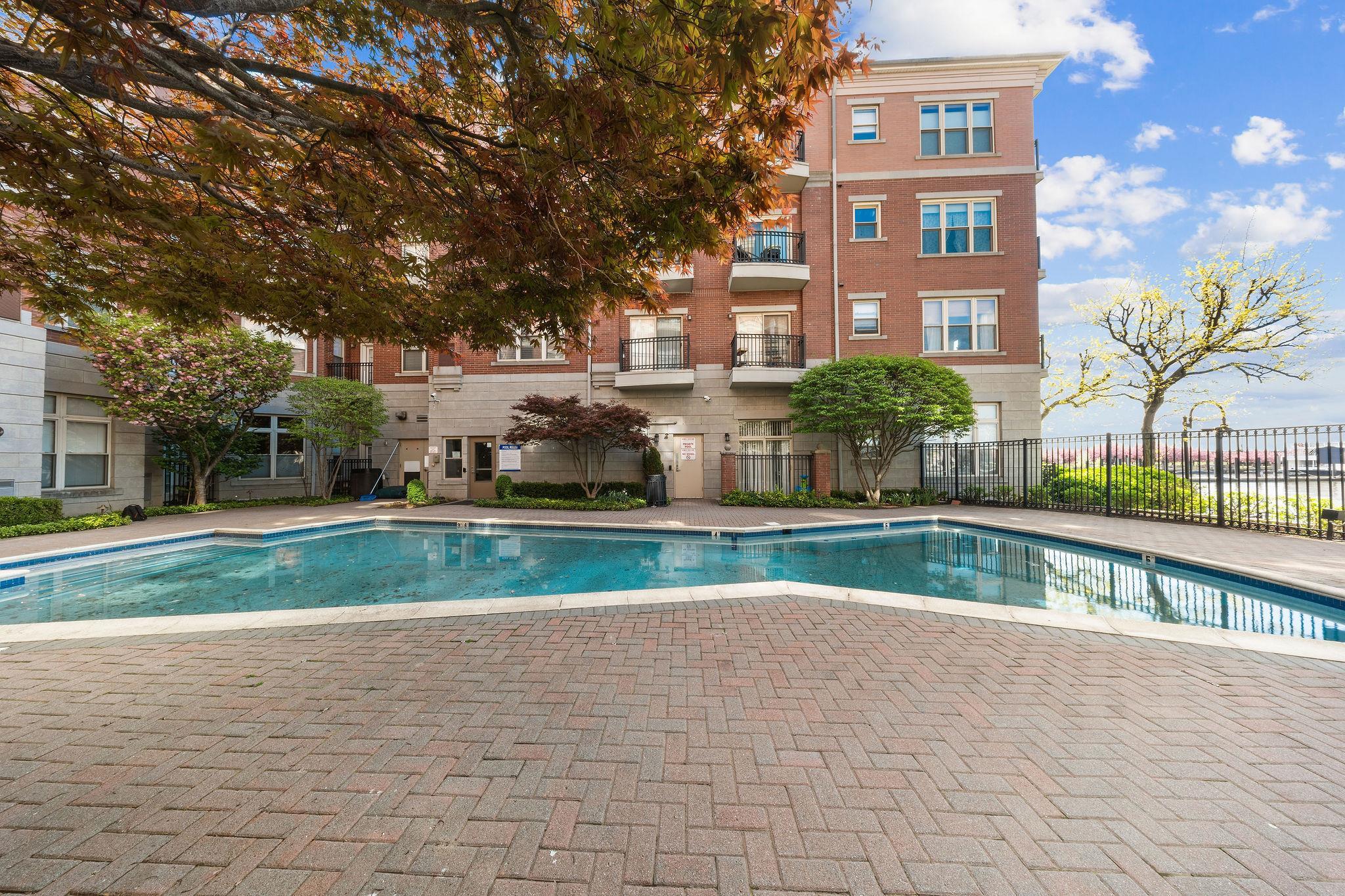 15 WARREN ST Unit: 218