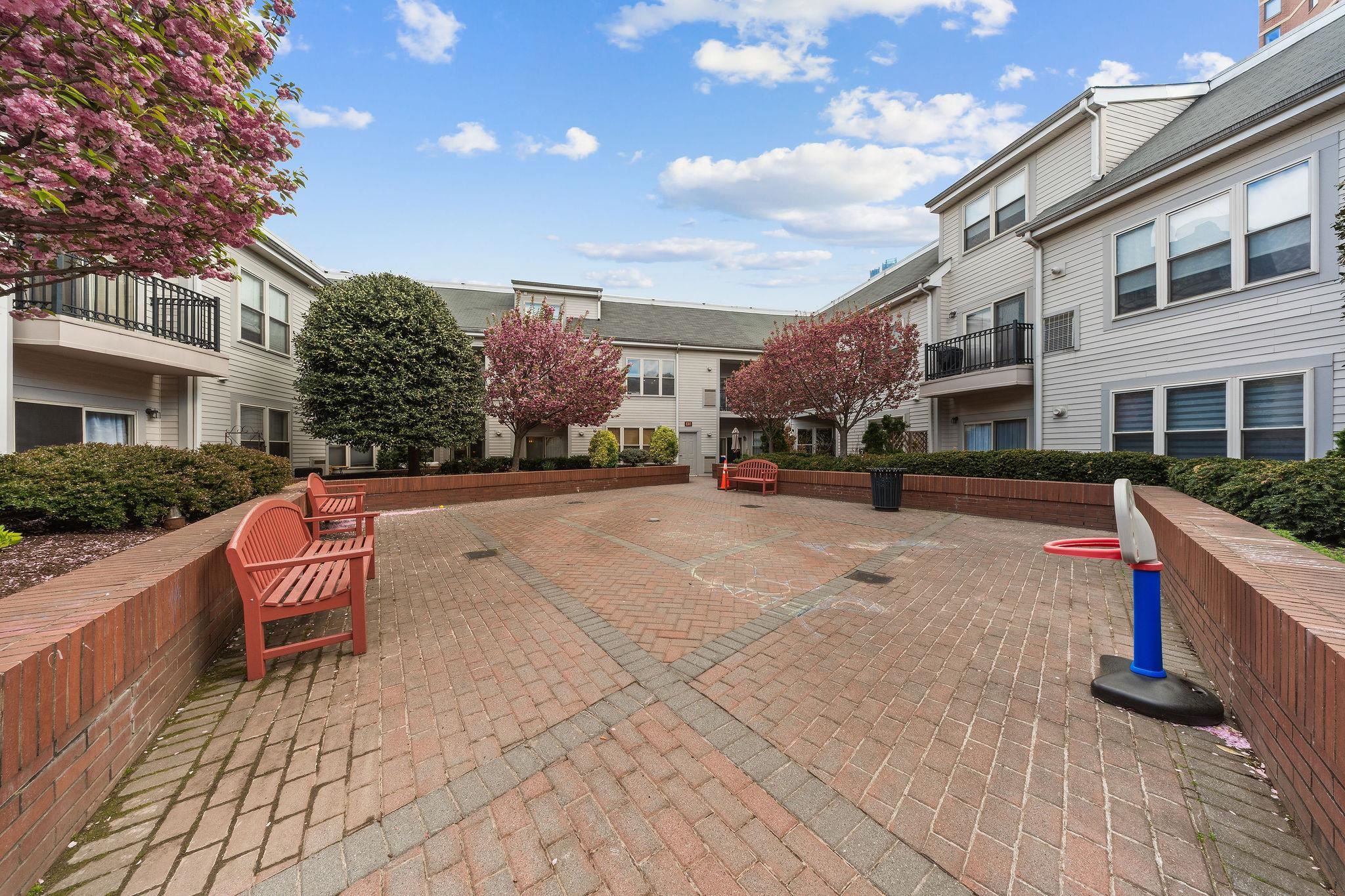 15 WARREN ST Unit: 218